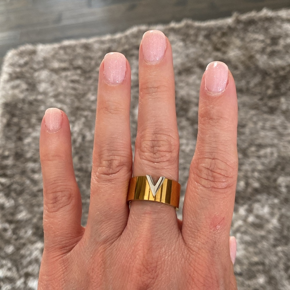 V Ring - Picture 3 of 5